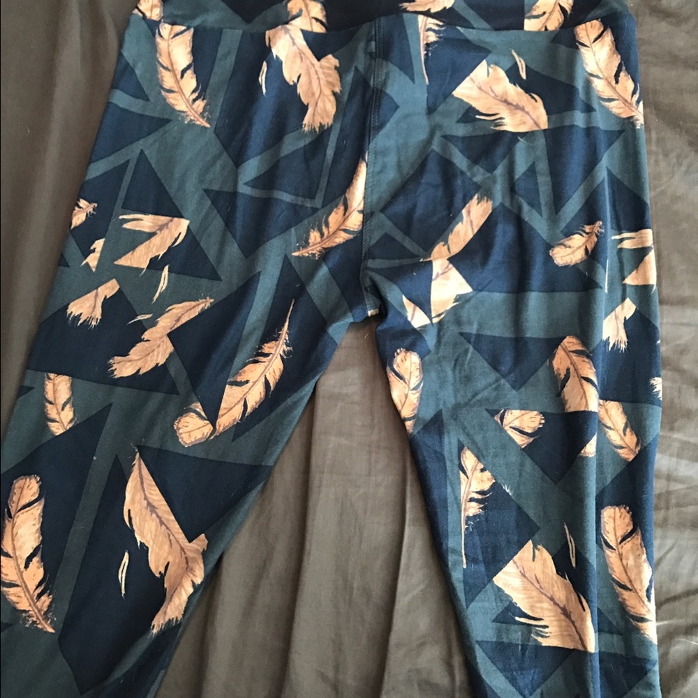 Os Lularoe Feather Leggings.