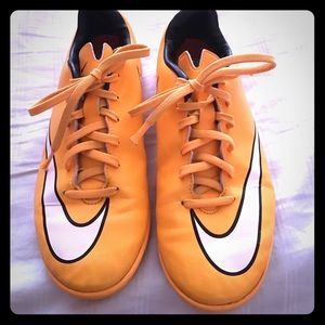 Kids unisex soccer Nike mercurial sneaker