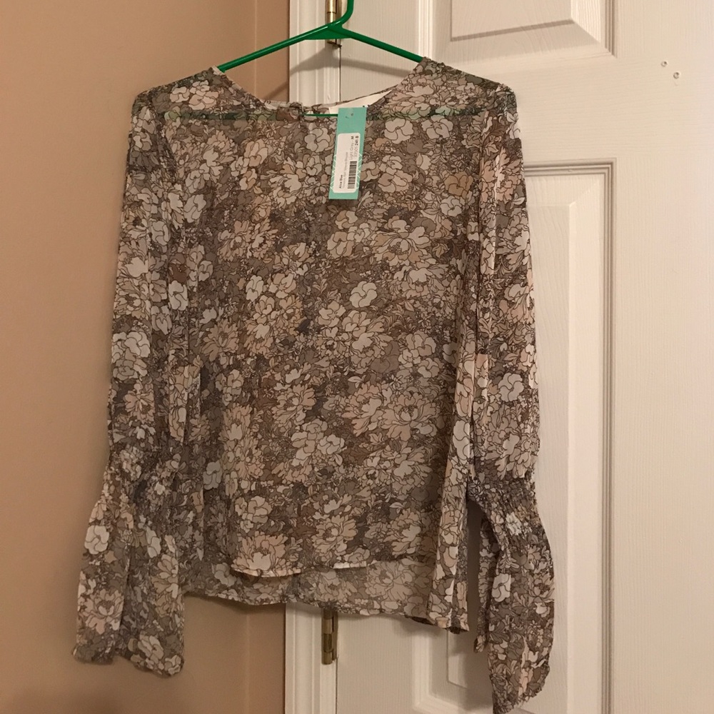Women's bell sleeve blouse