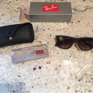 Ray Bans unisex Brown Gradient sun glasses.