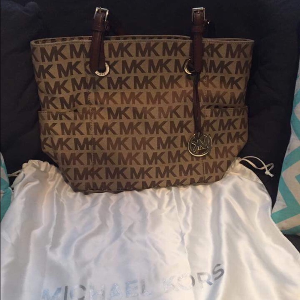 Michael Kors Jet Set purse