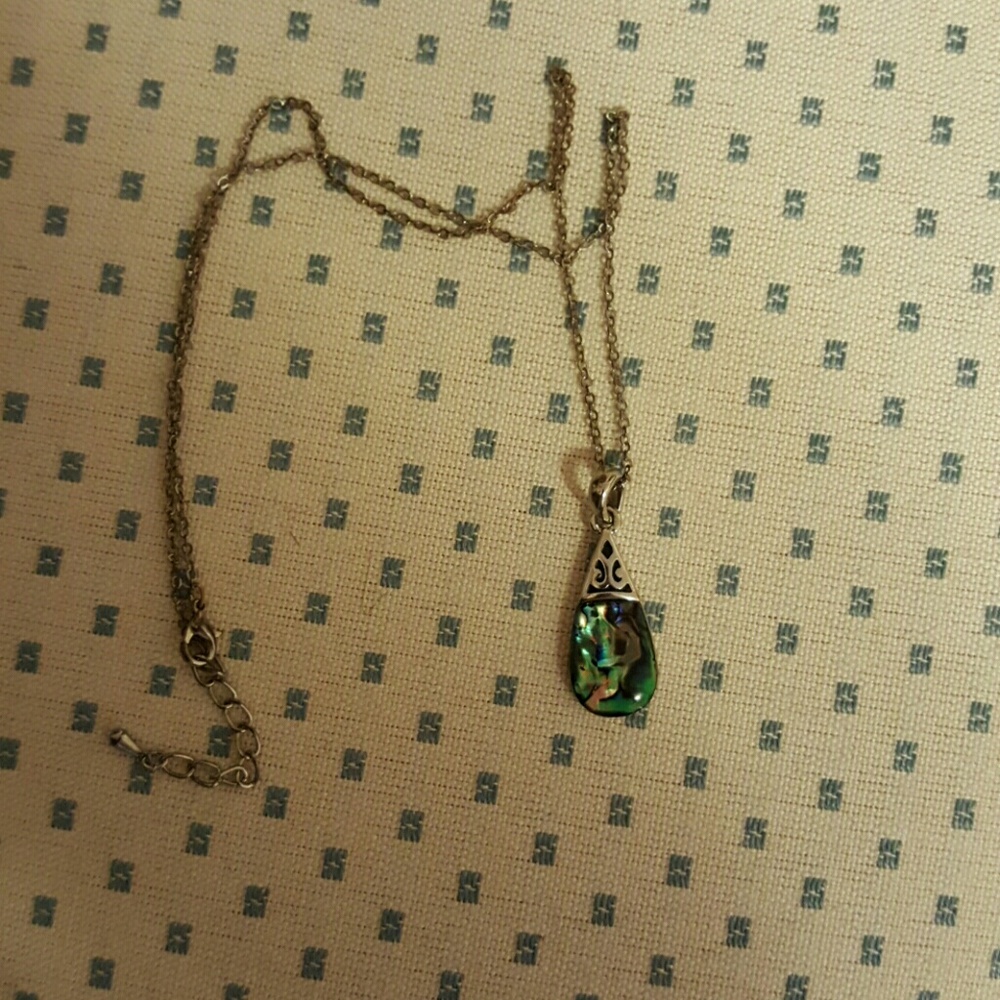 Tear drop necklace. Very pretty!