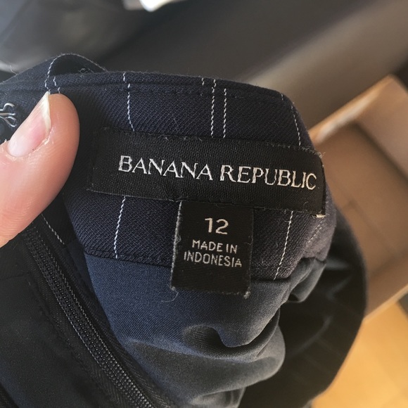 SALE Banana Republic pinstriped skirt - Picture 3 of 4