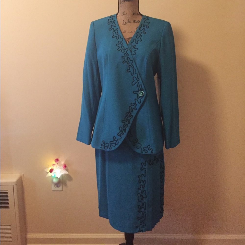 ASHRO 2 pc. Blazer and skirt 🔵⚫️🔵