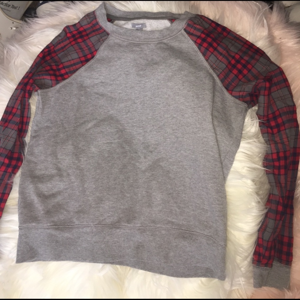 Aerie long sleeve shirt.