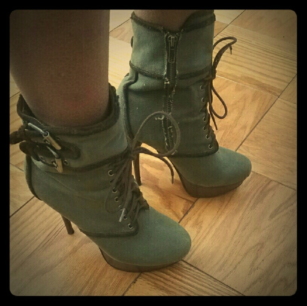 Army Green Rocking Booties!!!