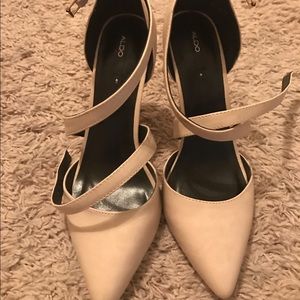 Aldo leather nude pointed heals. Size 8.5