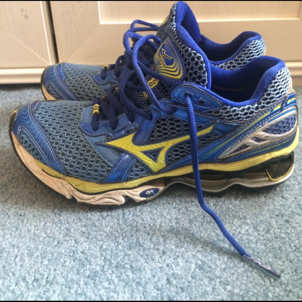 Mizuno Athletic Shoes