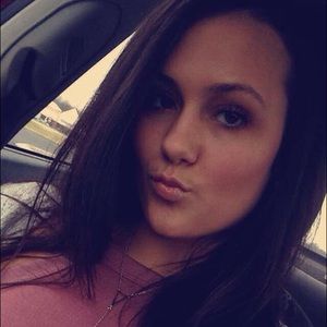 Meet your Posher, Kayla