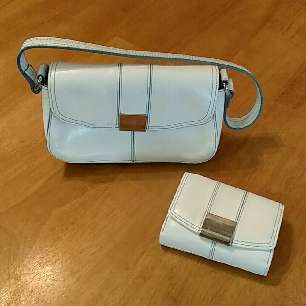 Kenneth Cole Reaction white purse w wallet