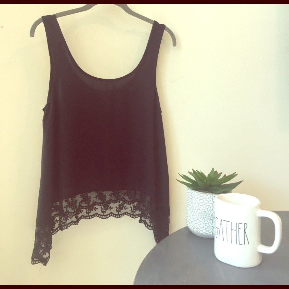 American Eagle 礪 super cute scalloped tank top!