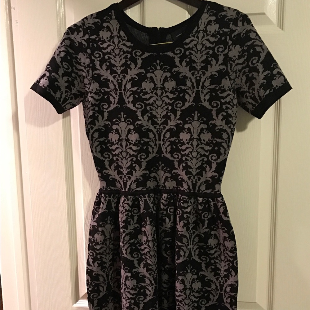 Romeo and Juliet Couture short-sleeve dress