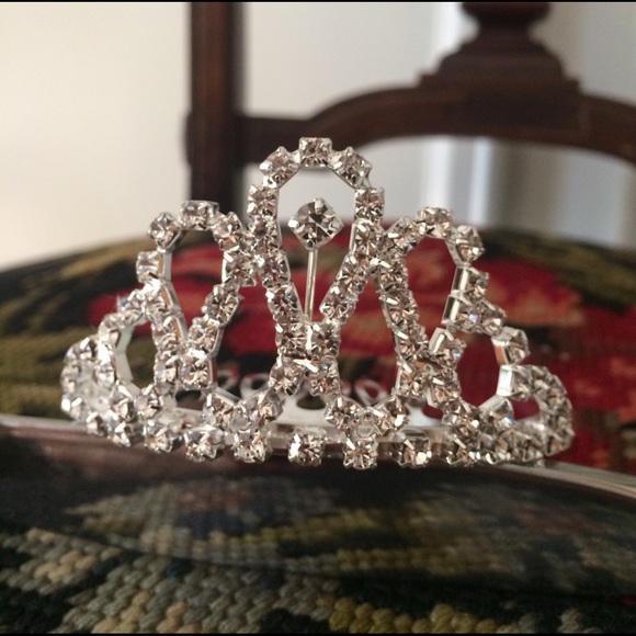 Accessories - ADORABLE Rhinestone Tiara
