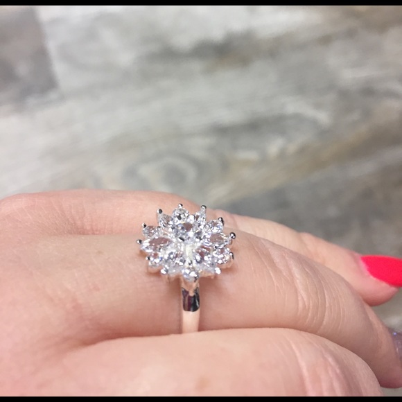 Pretty rhinestone ring 925 silver sz 7 new - Picture 2 of 3