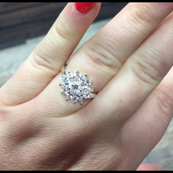 Pretty rhinestone ring 925 silver sz 7 new - Picture 3 of 3