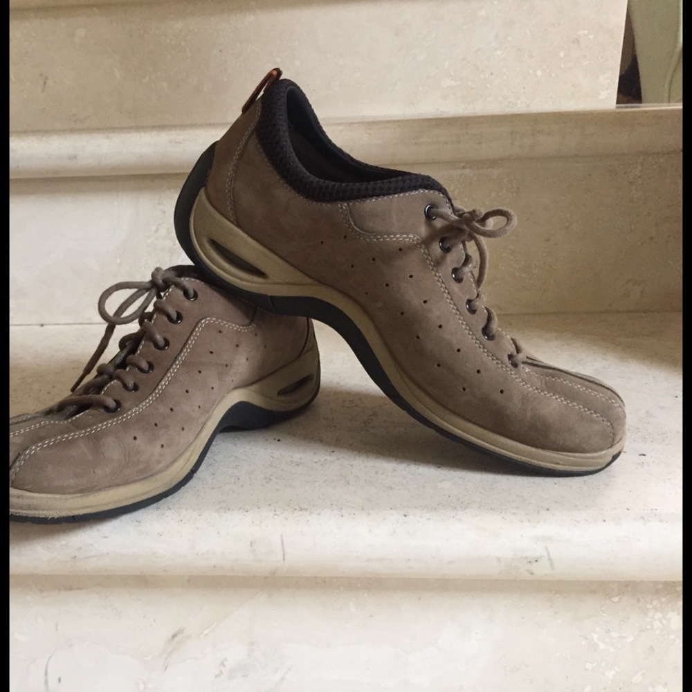 Sale🎉Cole Haan suede dress sneaker