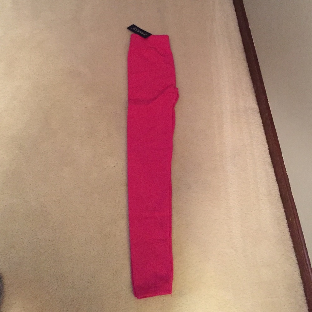 Small pink leggings.