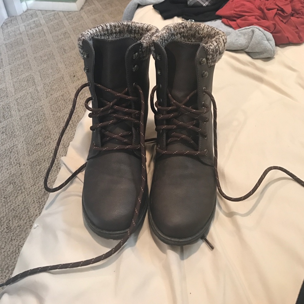 BRAND NEW BOOTS