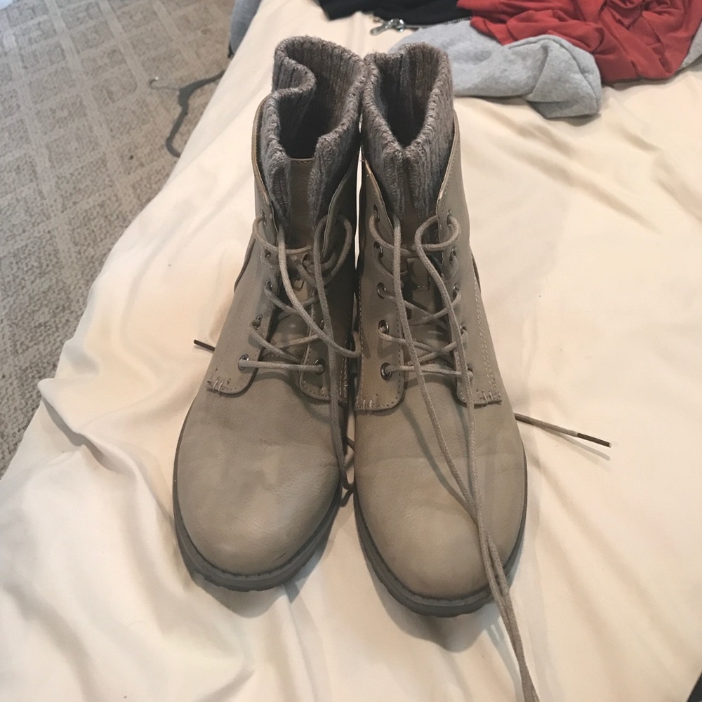 BRAND NEW BOOTS