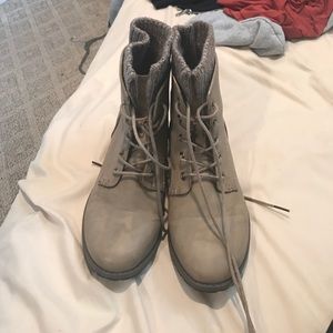BRAND NEW BOOTS