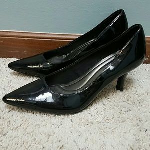 Classic pointy pumps