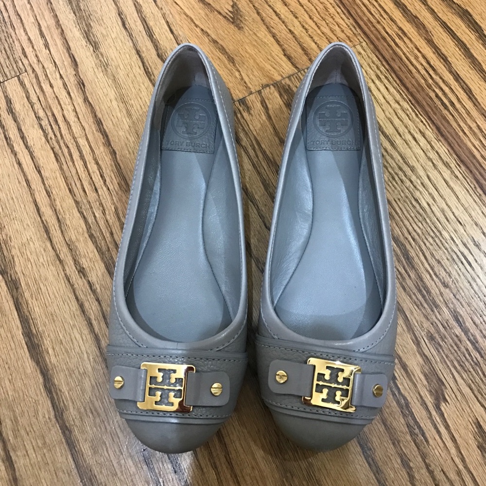 Tory burch gray flats.