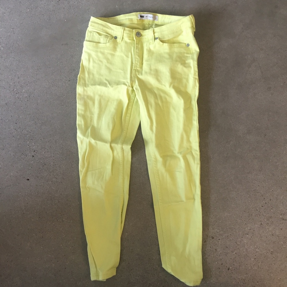 Lemon Pastel Levi Jeggings