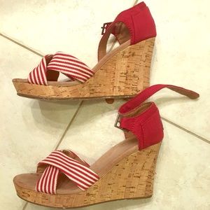 TOMS size 7.5 platform sandals