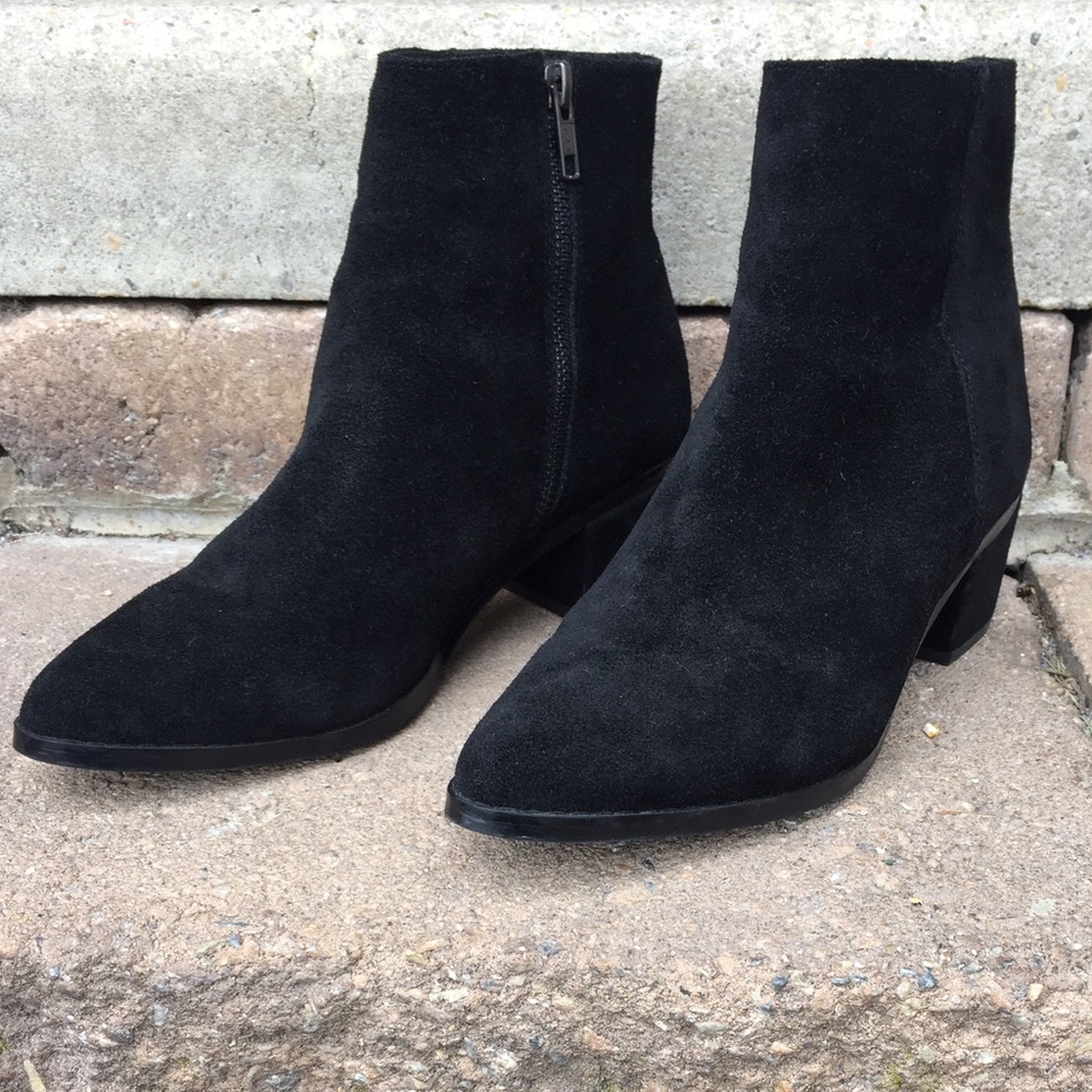 Suede Pointed Chelsea boots