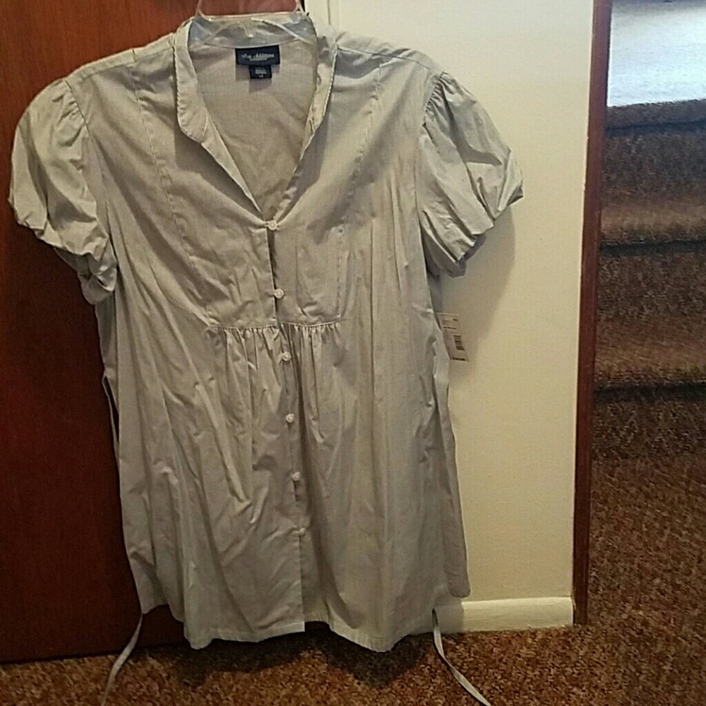 NEW WITH TAGS!! Short sleeve maternity top