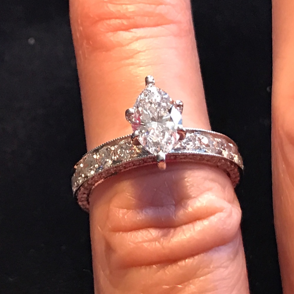 WOW!! 1.03 carat marquise diamond engagement ring - Picture 6 of 8