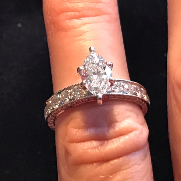 WOW!! 1.03 carat marquise diamond engagement ring - Picture 6 of 8