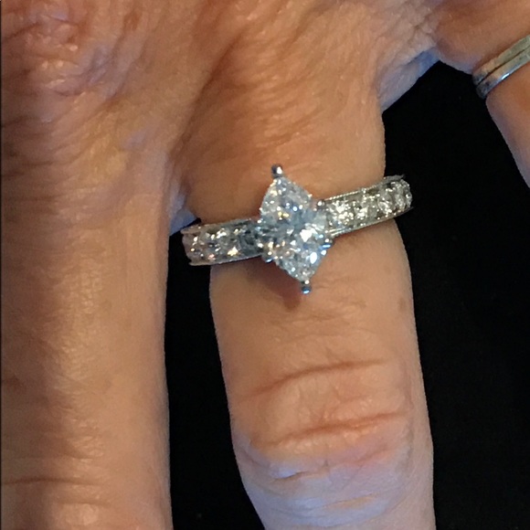 WOW!! 1.03 carat marquise diamond engagement ring - Picture 8 of 8