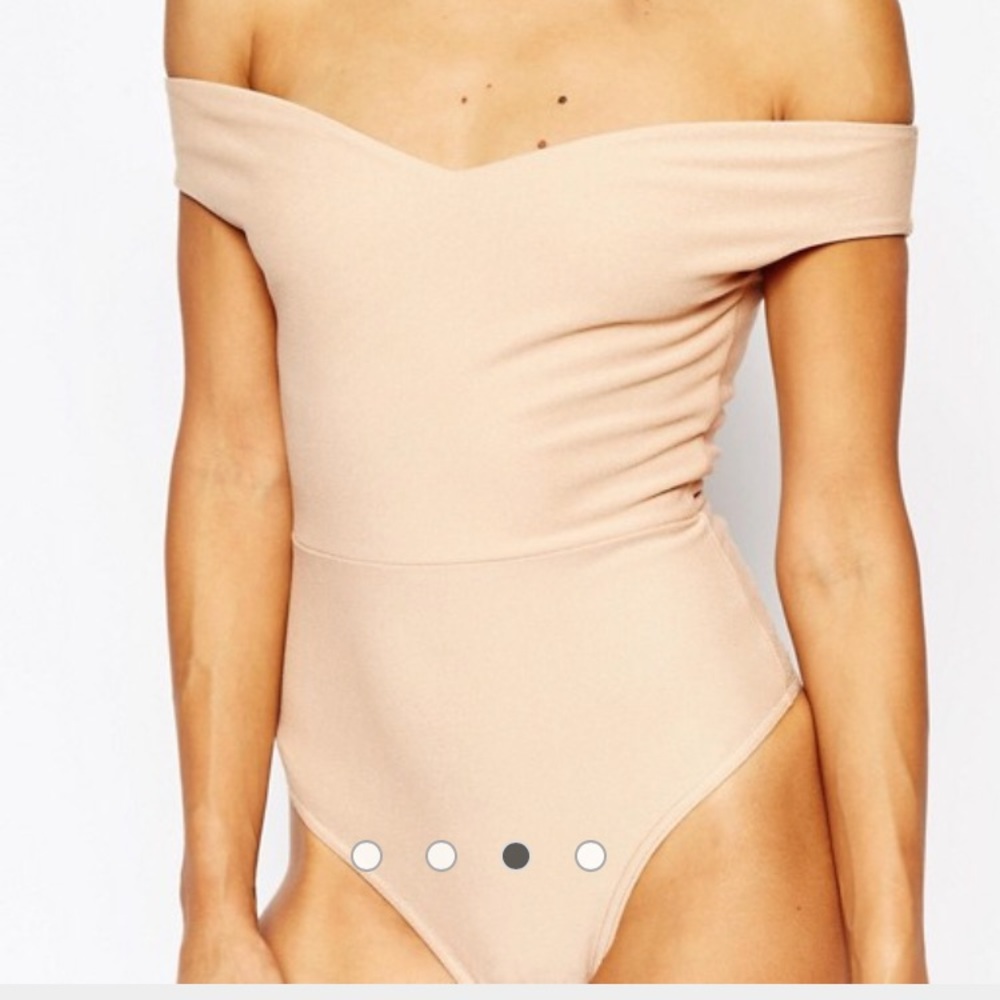 🆕 nude off the shoulder bodysuit