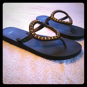 Sanuk Flip flops