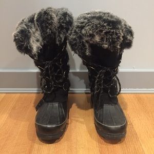 Khombu Boots with Faux Fur Inside Size 7