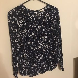 Adorable long sleeve blouse