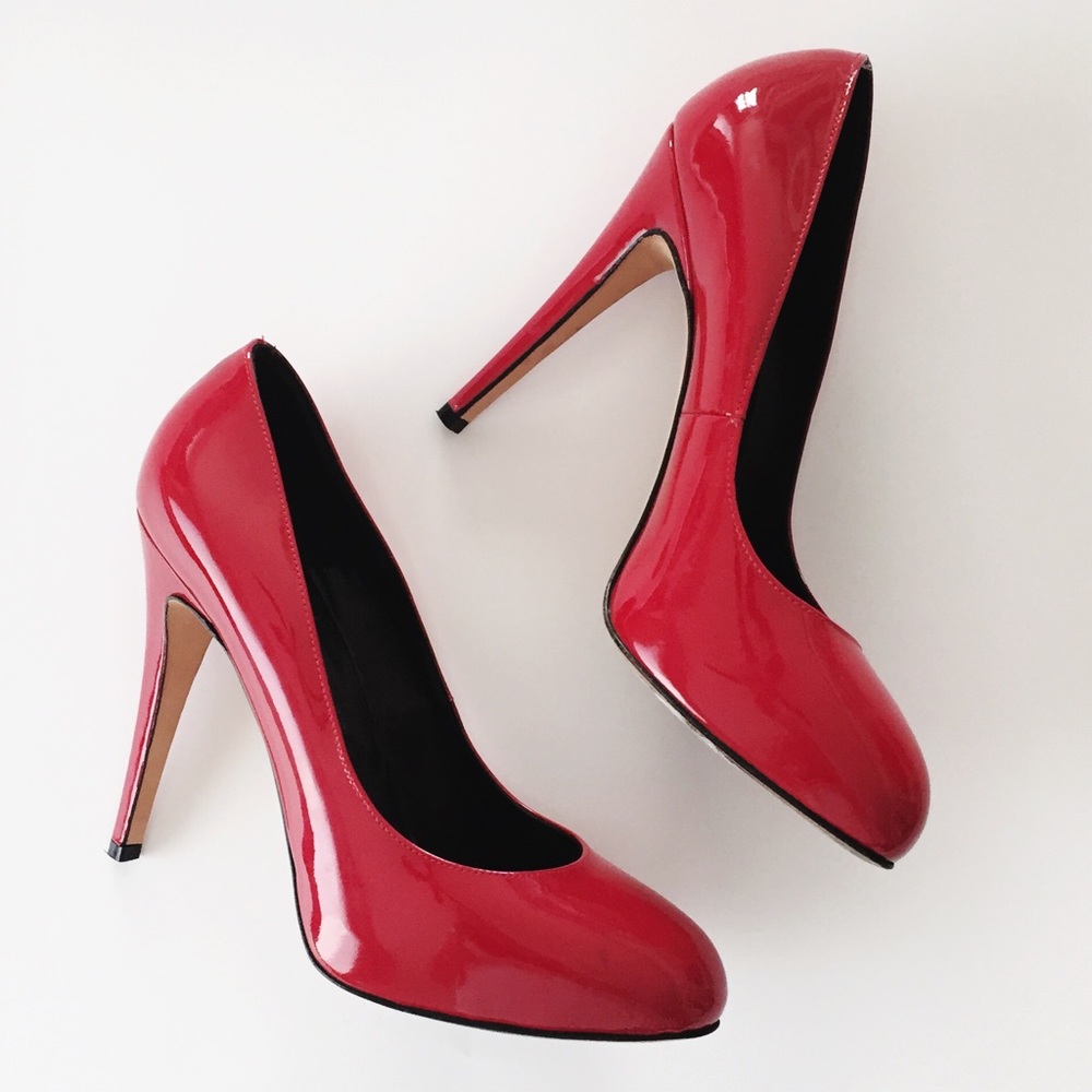 BRIAN ATWOOD ROUND-TOE PATENT LEATHER PUMPS