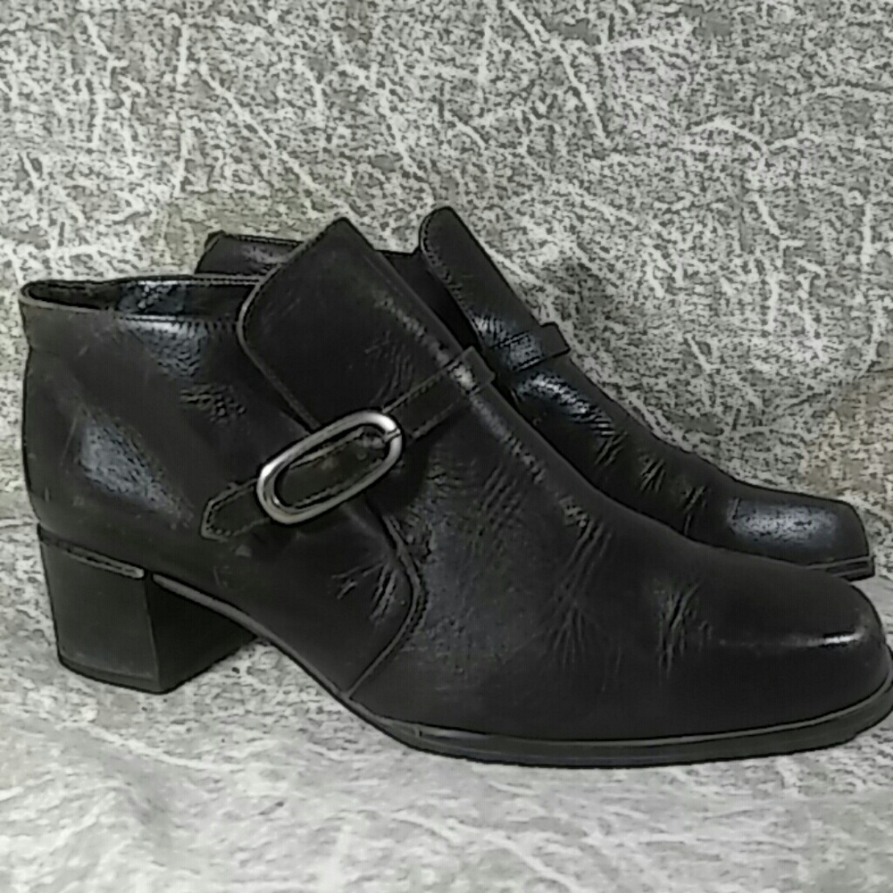 Size 7 Brown Italian leather Upper