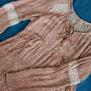 Hollister Tops - Hollister Floral Peasant Blouse Hollister Tops - Hollister Floral Peasant Blouse