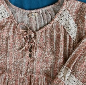 Hollister Tops - Hollister Floral Peasant Blouse Hollister Tops - Hollister Floral Peasant Blouse