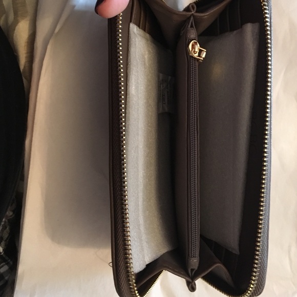 BCBG wallet - Picture 2 of 2