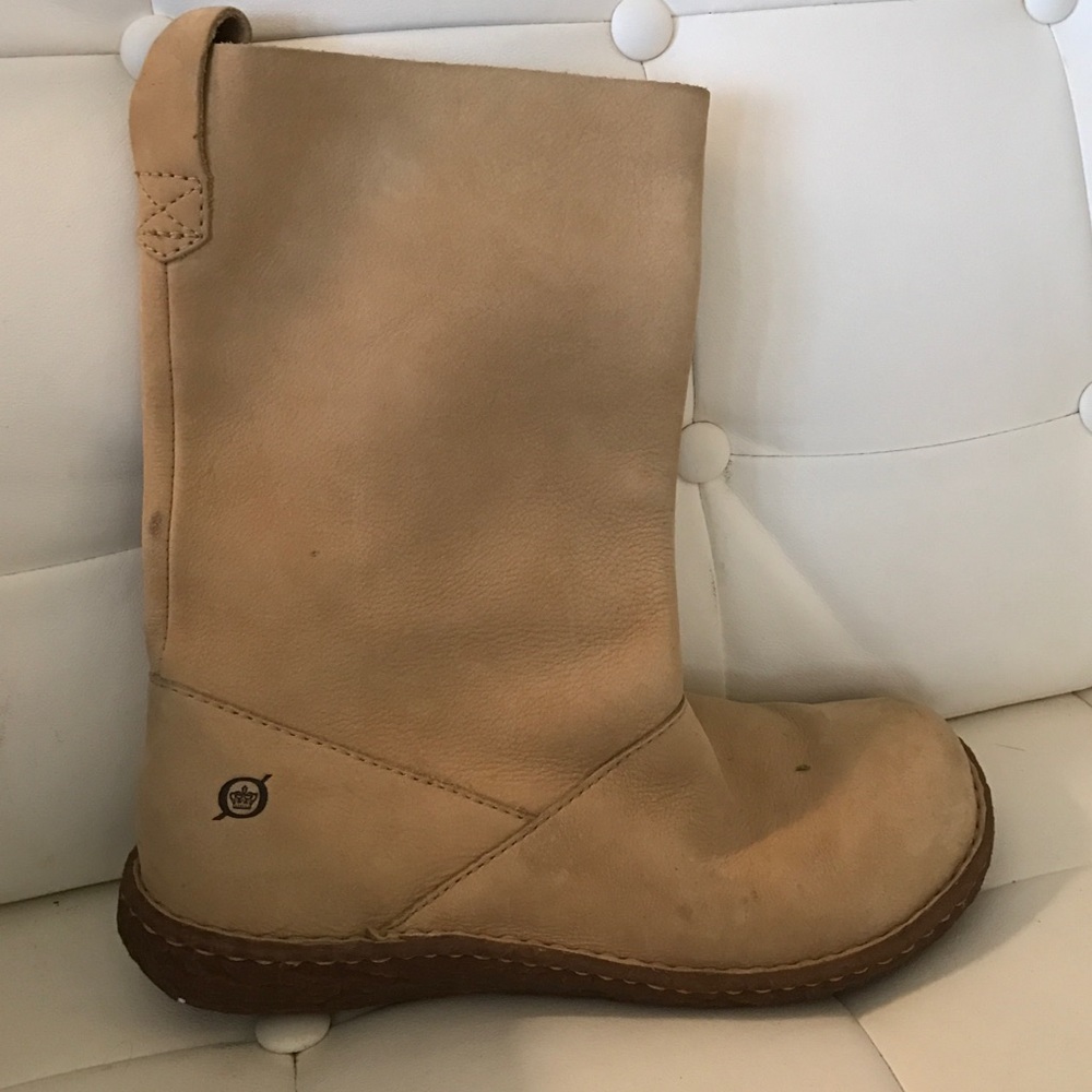 Born tan boot.