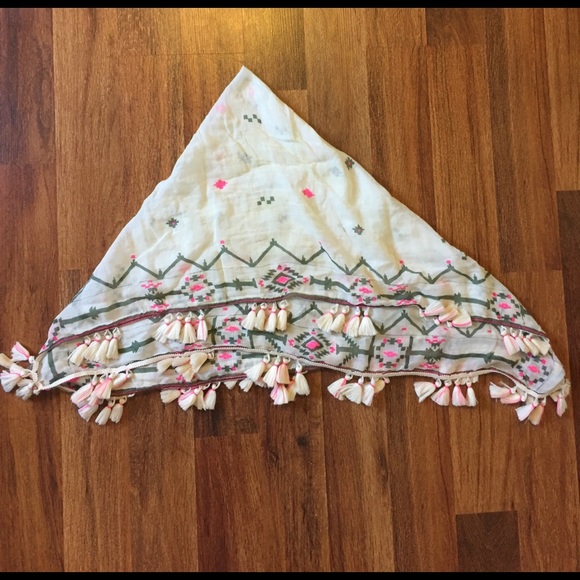 American Eagle Tassel Scarf - Picture 2 of 2