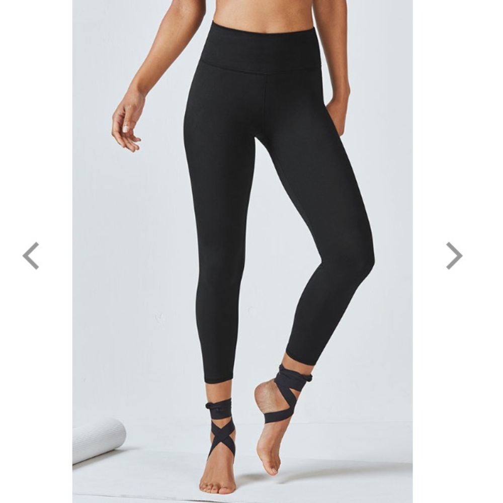 💥SALE NWT Fabletics 7/8 high waisted leggings