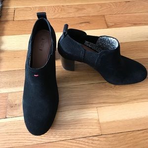 SZ 6M BLACK SUEDE ANKLE BOOTS