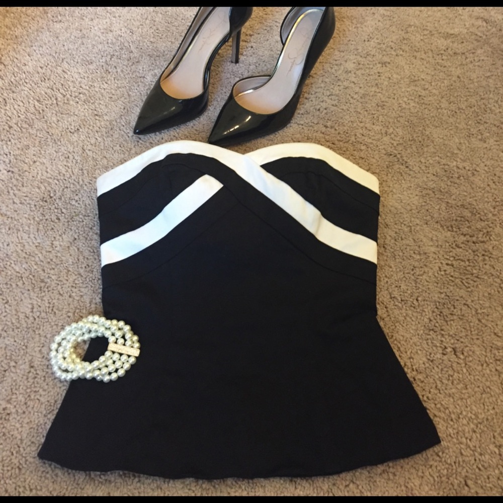 Like new black and white top