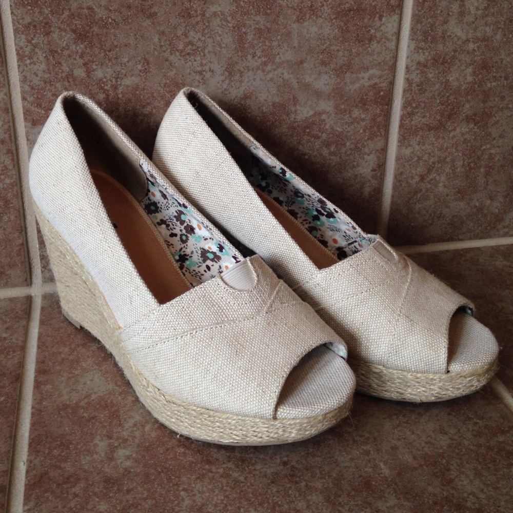 Soda espadrille wedges sz 10. Like new condition!
