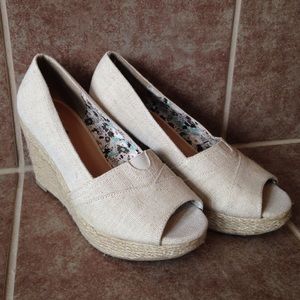 Soda espadrille wedges sz 10. Like new condition!
