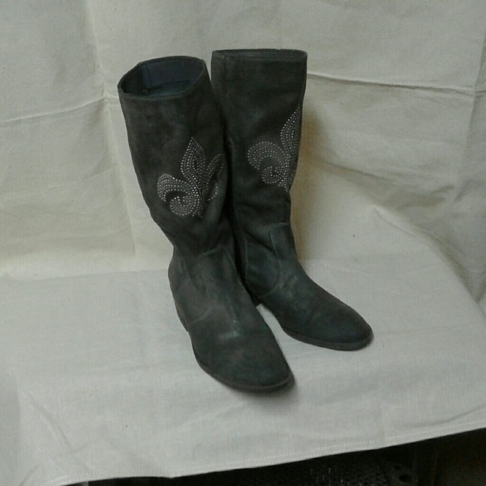 Boots size 9.5
